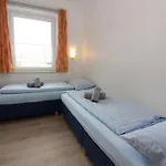 Seepark Reetdachhaus 1 * Burhave