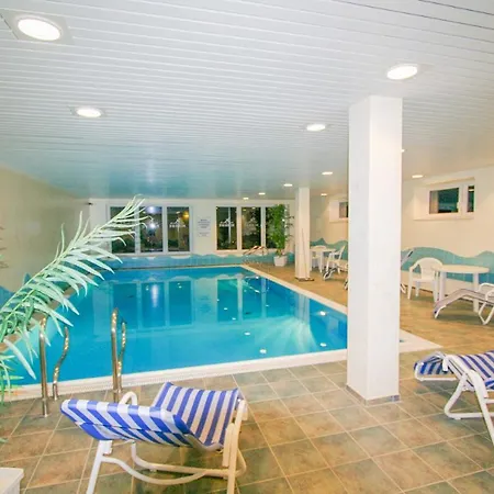 Seepark Reetdachhaus 1 * Burhave