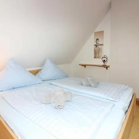 Appartement Seepark Reetdachhaus 1 Burhave