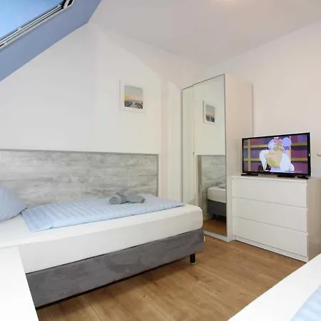 Seepark Reetdachhaus 1 *