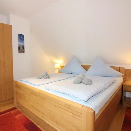 Seepark Reetdachhaus 1 * Burhave