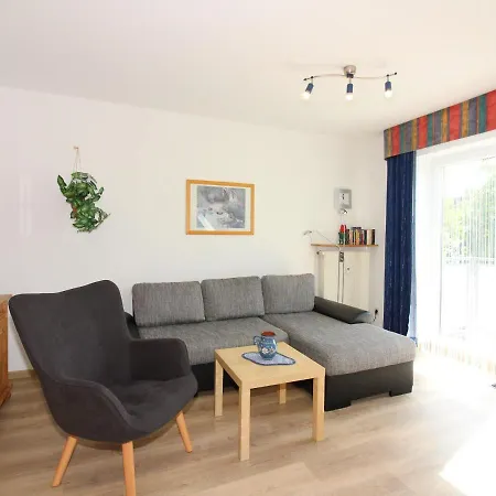 Appartement Seepark Reetdachhaus 1 Burhave
