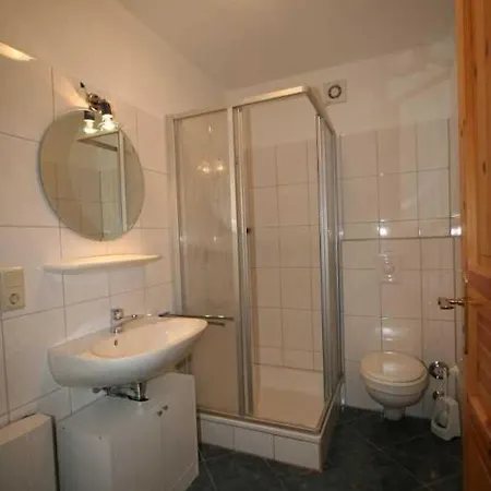 Appartement Seepark Reetdachhaus 1 Burhave