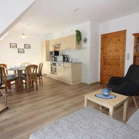 Seepark Reetdachhaus 1 *