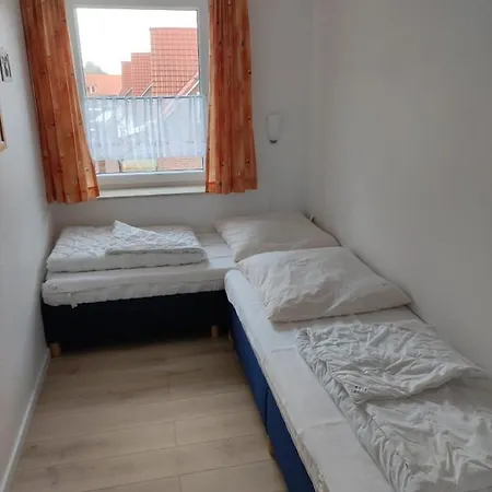 Seepark Reetdachhaus 1 * Burhave