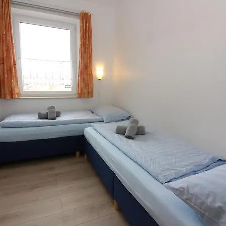Seepark Reetdachhaus 1 * Burhave