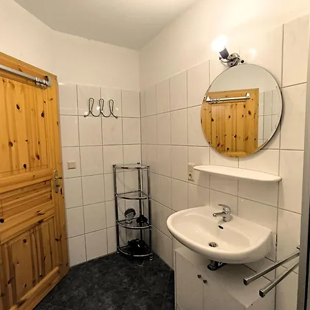 Seepark Reetdachhaus 1 *