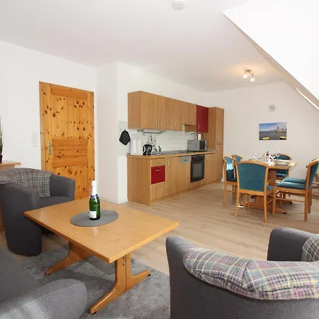 Appartement Seepark Reetdachhaus 1 Burhave