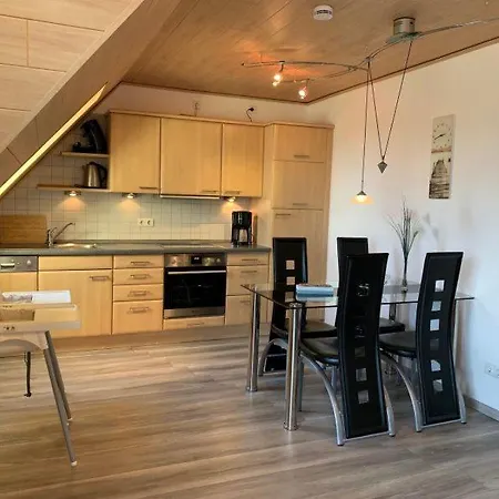 Seepark Reetdachhaus 1 *