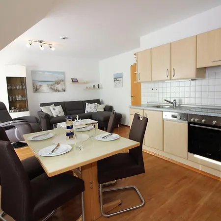 Seepark Reetdachhaus 1 * Burhave